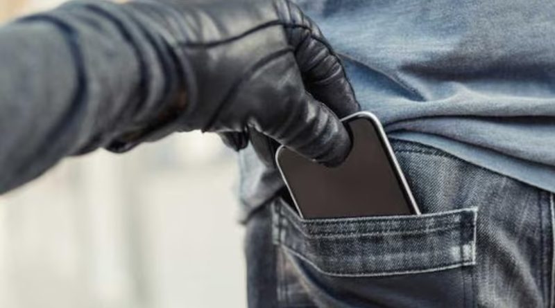 मोबाइल चोरी